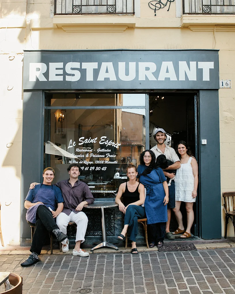 L'équipe du Saint Esprit réunie devant le 16 rue du Refuge